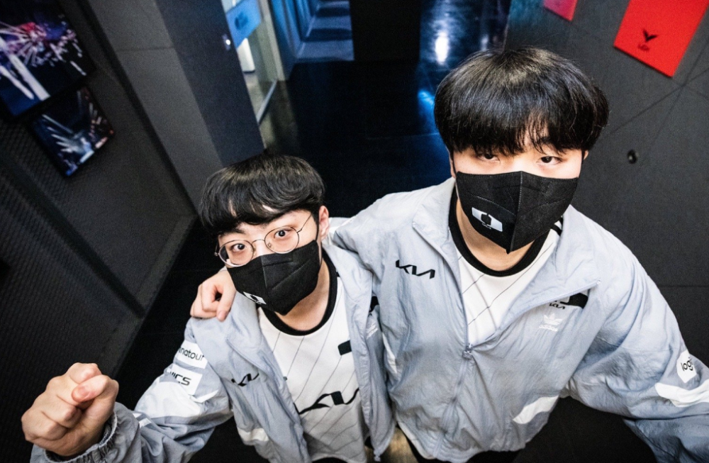 TES横扫DK，Deft关键团战开团秒人宿命之战四强赛，留下经典瞬间