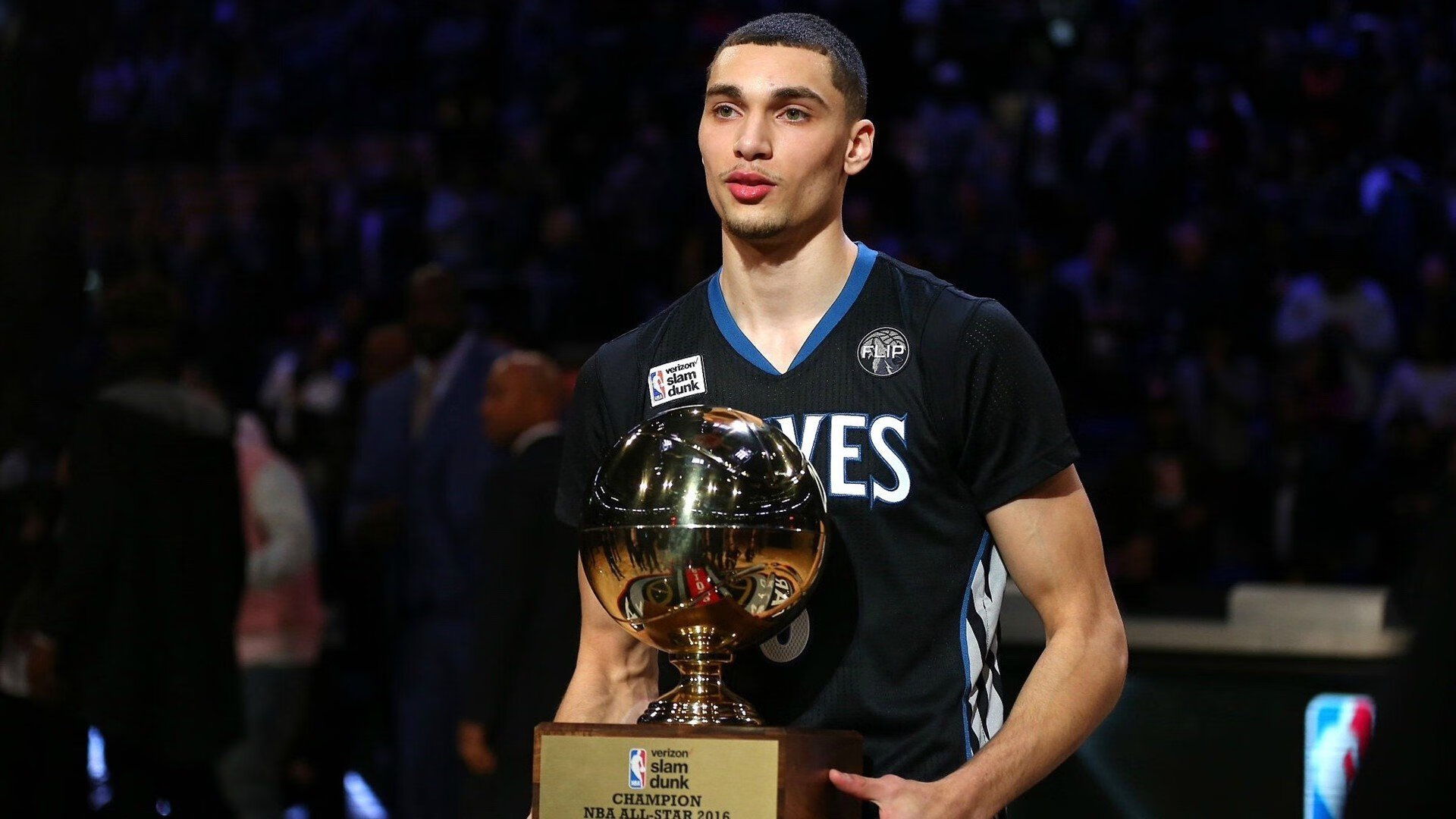 死亡缠绕再现江湖！吉林vs黄蜂一役，米切尔用防守雕刻胜利