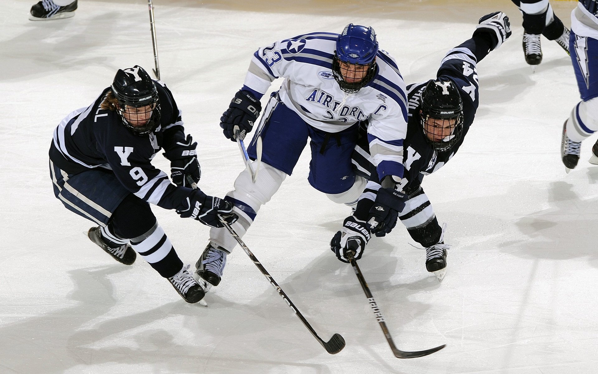 字母哥狂砍40+15上演希腊怪兽归来，火箭三分雨浇灭马刺最后反扑