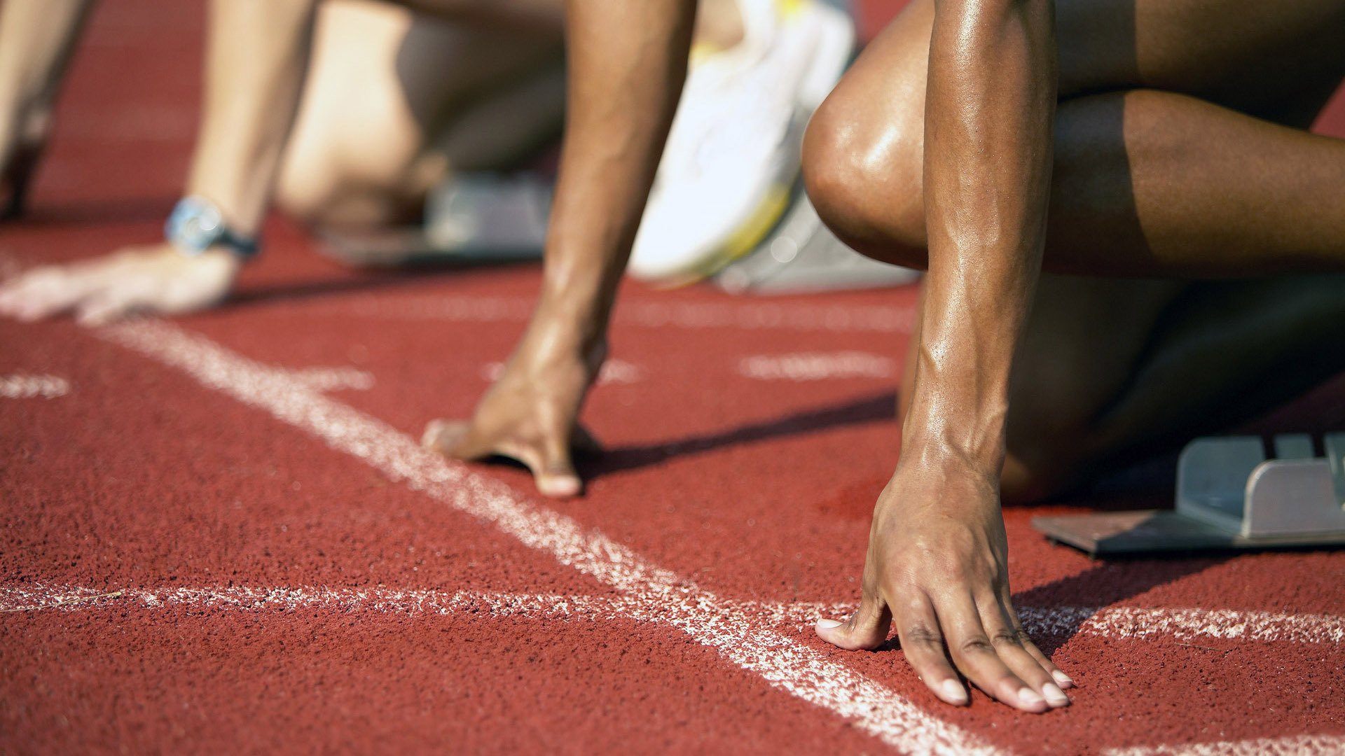 当赛道低头，F1街道赛之夜的寂静统治，克莱用数据书写恐怖篇章